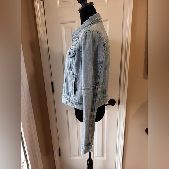 Free People Light Blue Distressed Denim Jacket size small - Picture 10 of 13